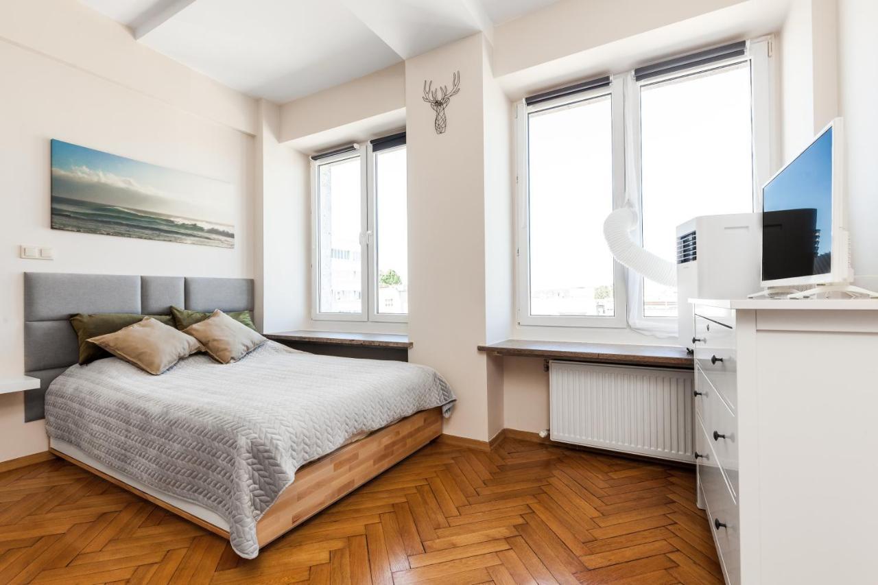 Apartment 3m *